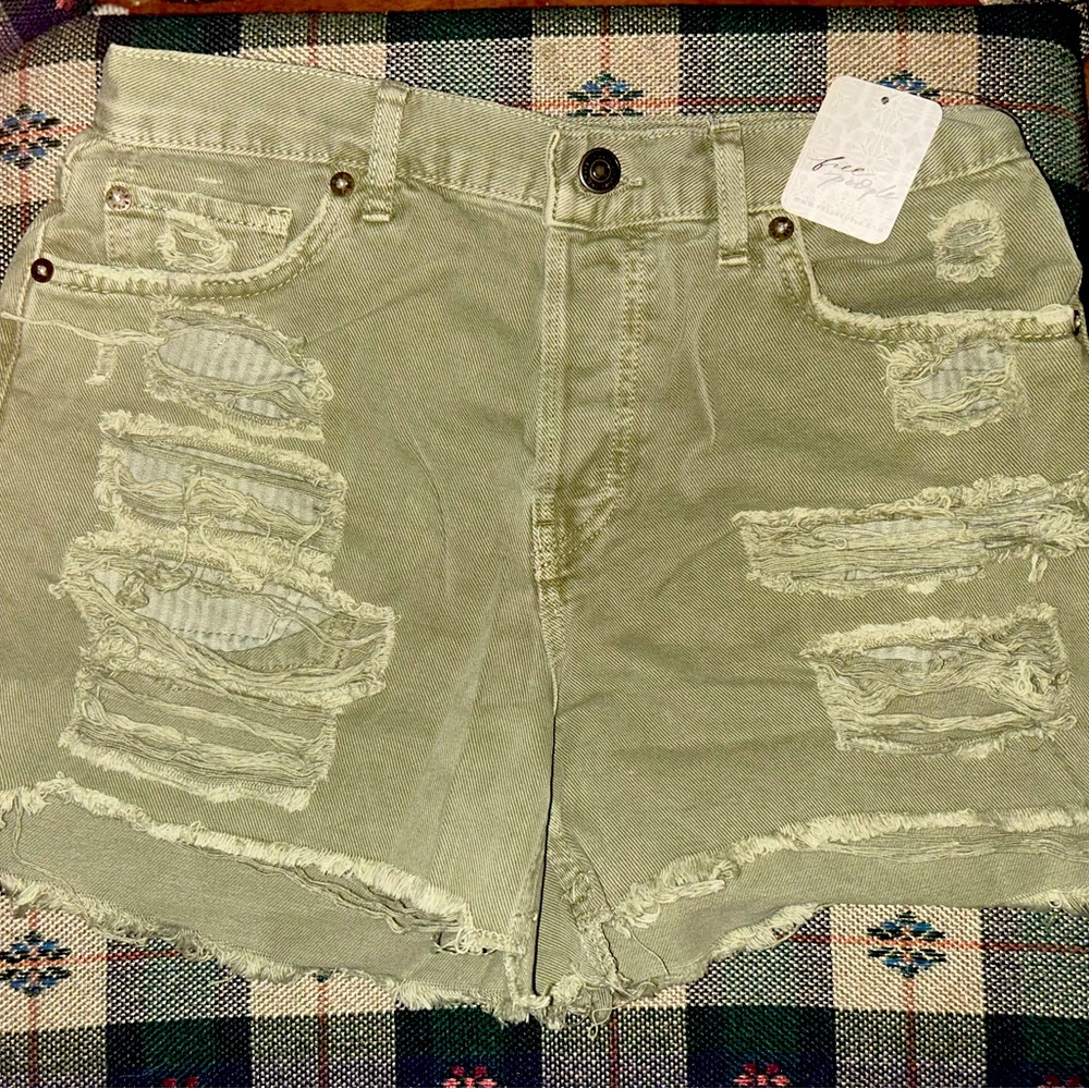 Free People Maggie Mid Rise Shorts ARMY NWT SIZE 26